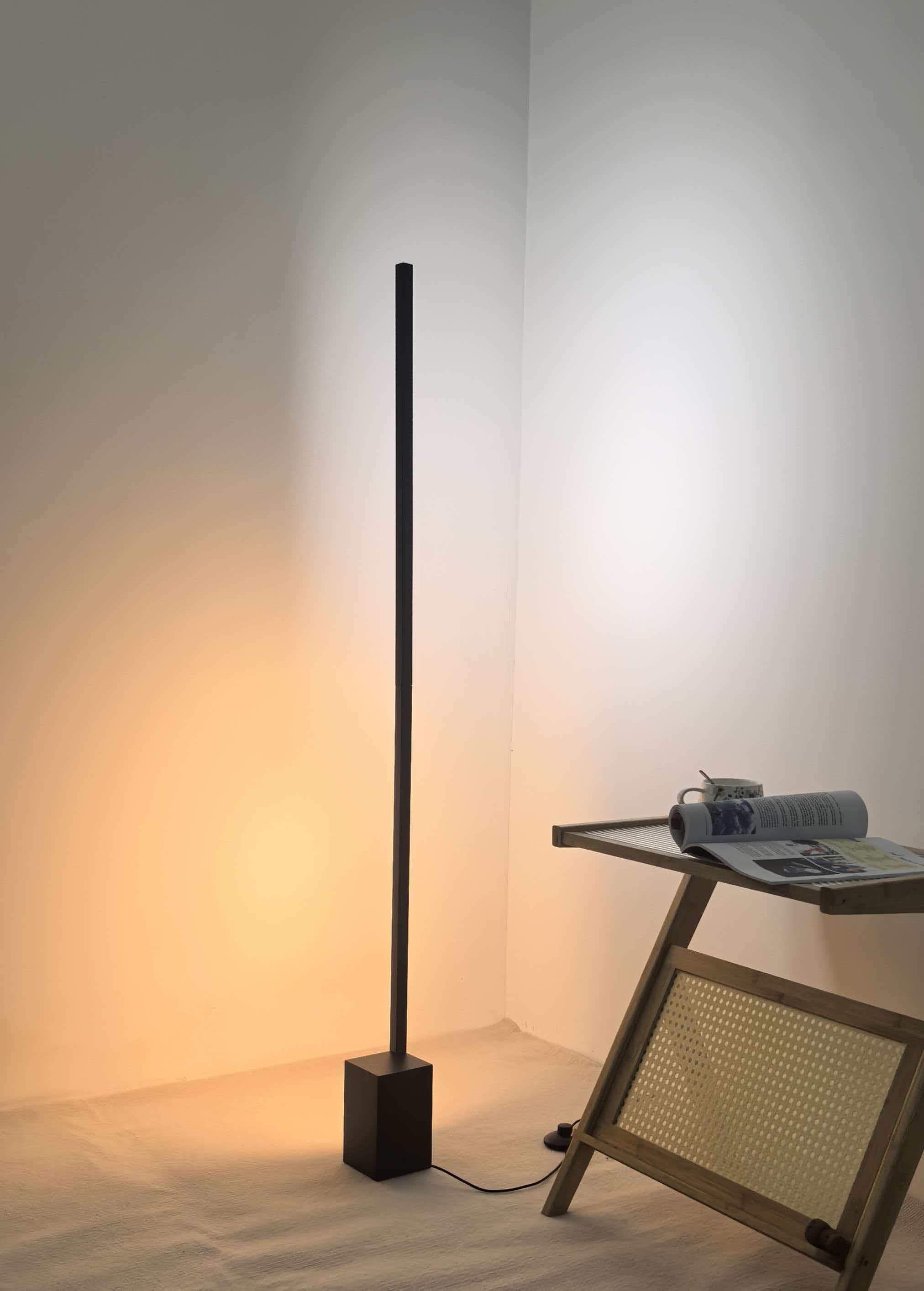 Lámpara de Pie LED Minimalista